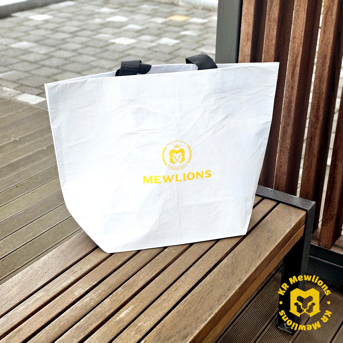 Mew_KR_FM's tweet photo. <HBD MEW 2024 Project by KR Mewlions> 
리워드 선물 Mewlions 쇼퍼백 실사 공개! 

*친환경인증 R-PET 방수 원단으로 제작
*여행, 오프 이벤트 등에 최적화 넉넉한 사이즈! 
570x430x200mm 쇼퍼백

🙏#KRMewlions 펀딩에 참여해주신 
모든 분들께  다시 한번 감사드립니다 💙

* 배송은 4월 예정✈️ https://t.co/nsGYPntR9M