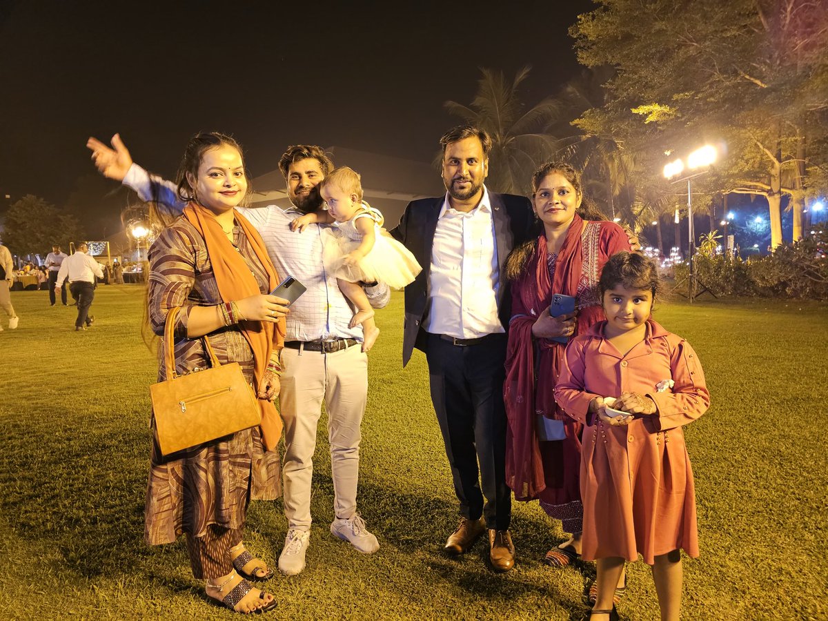 sufran13's tweet photo. Lnt party https://t.co/cBNERMZdIG