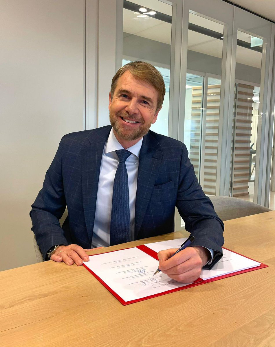 This week the Nordic countries 🇩🇰🇳🇴🇫🇮🇮🇸🇸🇪submitted a written statement to the #InternationalCourtofJustice in the important case of an Advisory Opinion on #Obligations of #States in respect of #Climate #Change. I had the honor of signing on behalf of Denmark <a href="/DanishMFA/">Denmark MFA 🇩🇰</a> <a href="/CIJ_ICJ/">CIJ_ICJ</a>
