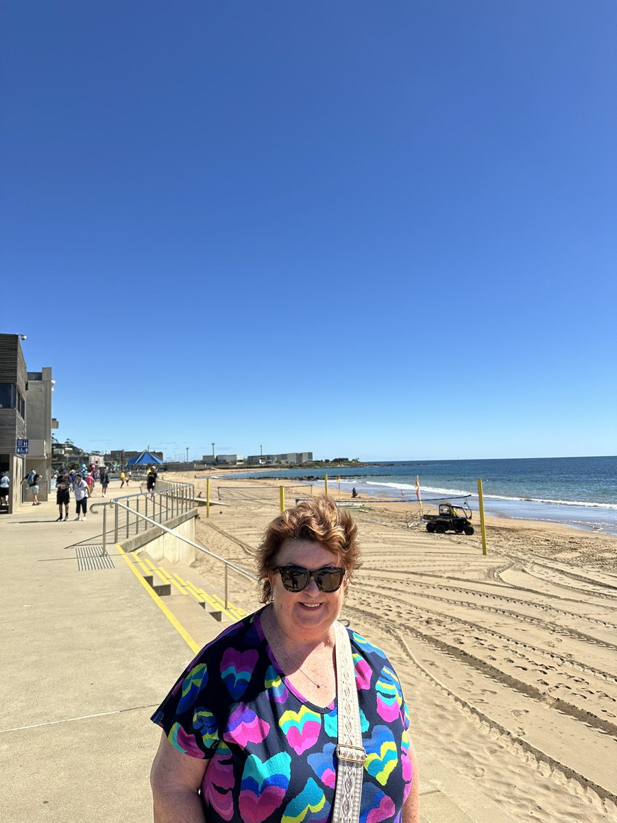 Newy Traveller tweet media