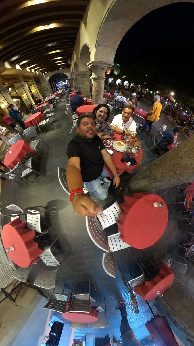 jaircruzarteaga's tweet photo. La mejor ciudad 🫰🏽#Oaxaca #Selfie #GoProMAX #Gopro #Gopro360 #Calenda #CentroHistorico #Zócalo https://t.co/6Xt9pX5BY1