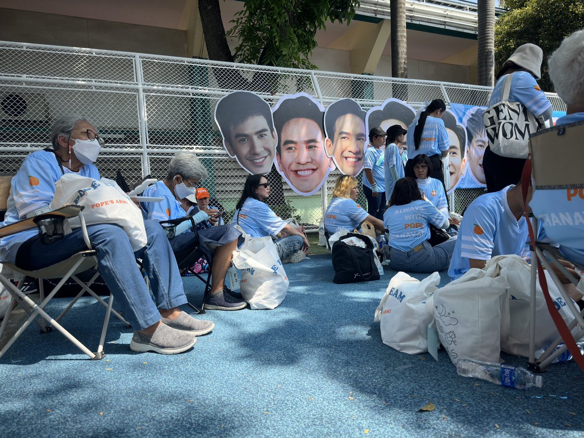 fcppopeja1's tweet photo. แฟนคลับรุ่นใหญ่ของพี่โป๊ปใจสู้มาก 
#popezaap 
#54ปี3Miracles https://t.co/IaDSXM2Q8E