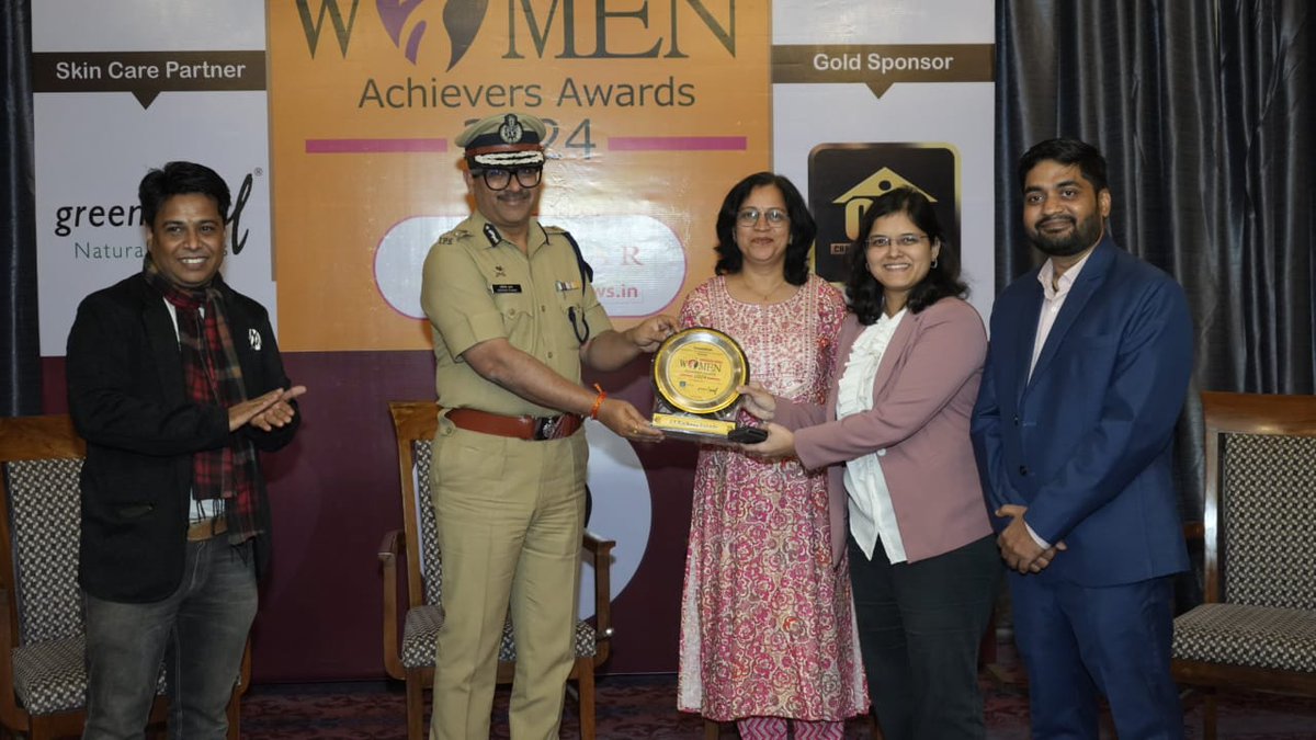 Received Women's Achiever Award 2024 from Commissioner of Police Shri Amitesh Kumar!