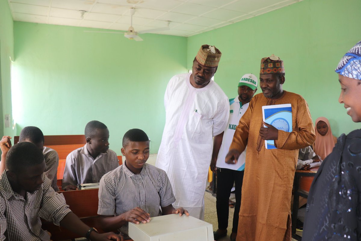 KADCSDA114486's tweet photo. ___The team was received by the Executive Secretary of  Kaduna state Disability Affairs Board, Haj. Rakiya A. Umar alongside the facility center manager, Mrs. Esther Yohanna and members of the GPMC.
@GovKaduna @ubasanius @DepGovKaduna @mmukaddas @KADPBC @NGCARESofficial https://t.co/v7FwSERL1j