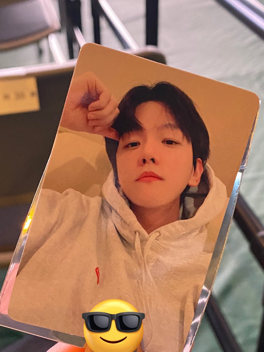 백현이 도쿄콘 vip 입장포카 🤍🤍