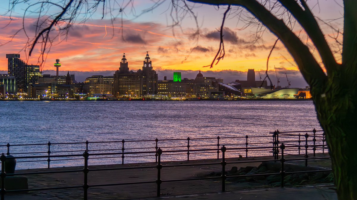 Good morning, #Liverpool. The city at dawn, viewed from Seacombe Prom.