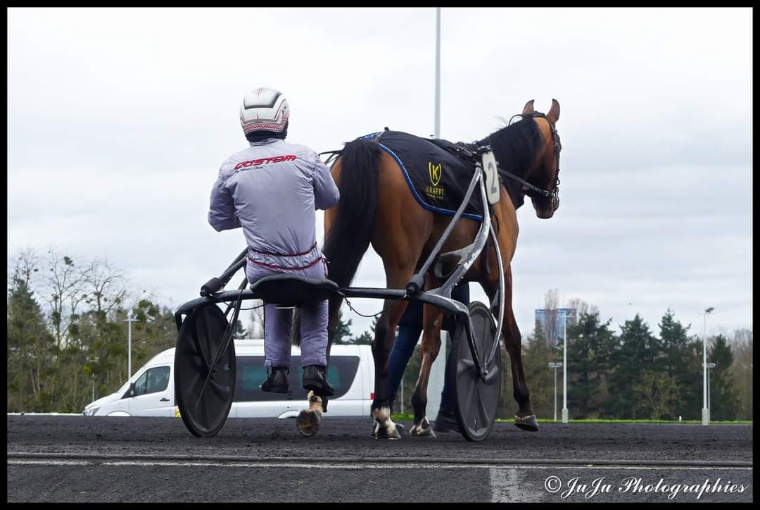 🏁 Rendez-vous à 13h23 pour le Prix de Chatillon (groupe III) @Vincennes_Hippo