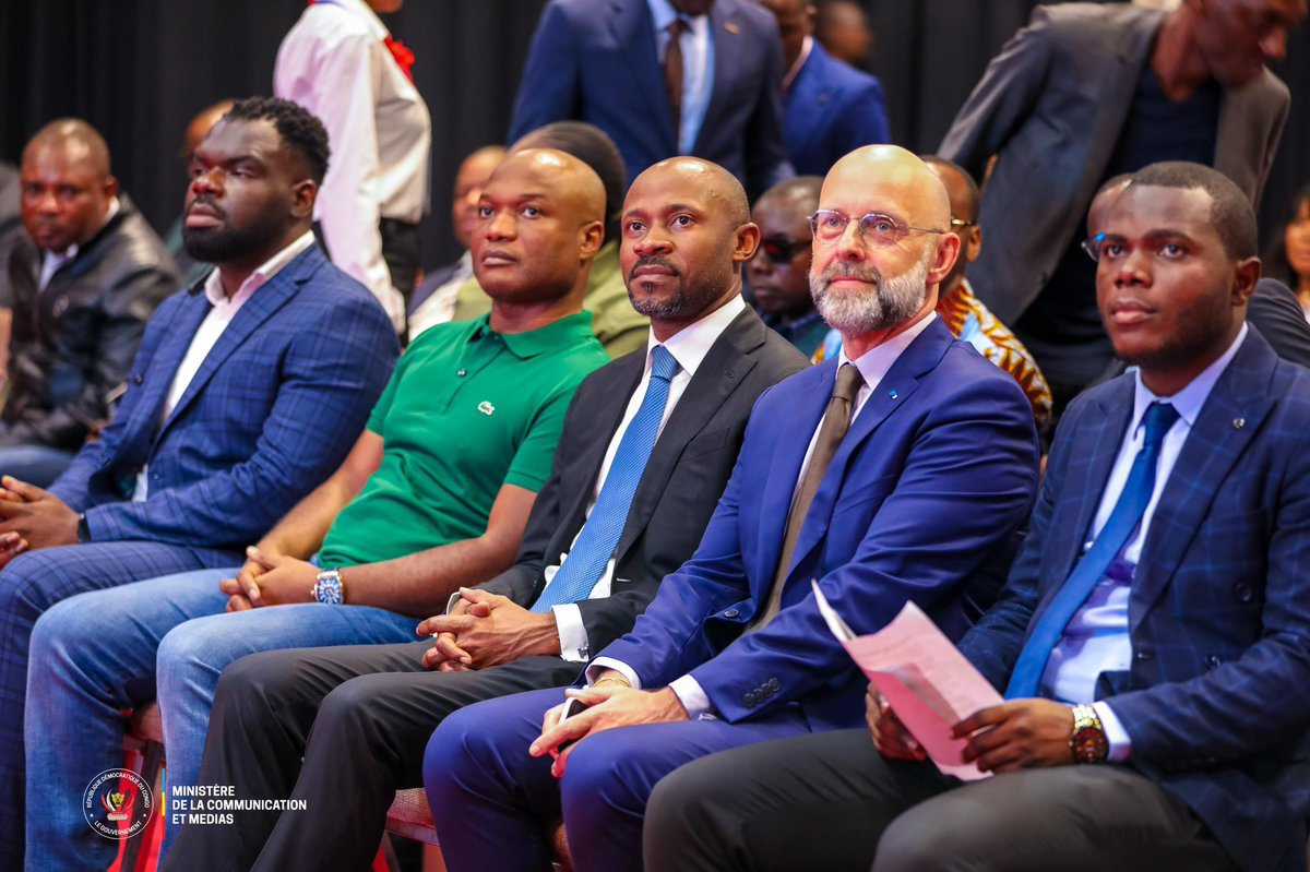 Après la Guinée 🇬🇳, le Gabon 🇬🇦, le Bénin 🇧🇯 et le Togo 🇹🇬, quelle incroyable expérience d’être l’invité de la RDC 🇨🇩, le plus grand pays francophone du monde, pour partager à Kinshasa mon expérience de communicant ! Très heureux d’avoir retrouvé le ministre <a href="/PatrickMuyaya/">Patrick Muyaya</a>,