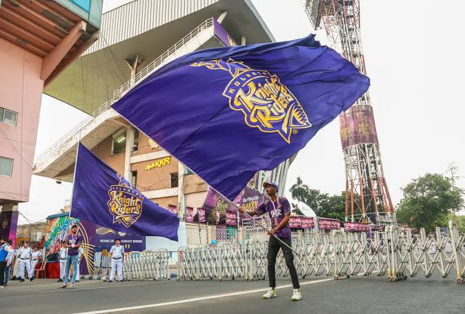 SilentSurger's tweet image. It's officially THAT time of the year again 🤩🤩💜💜
#KnightsFam, ASSEMBLE!! 
#IPL2024 #KKRvSRH