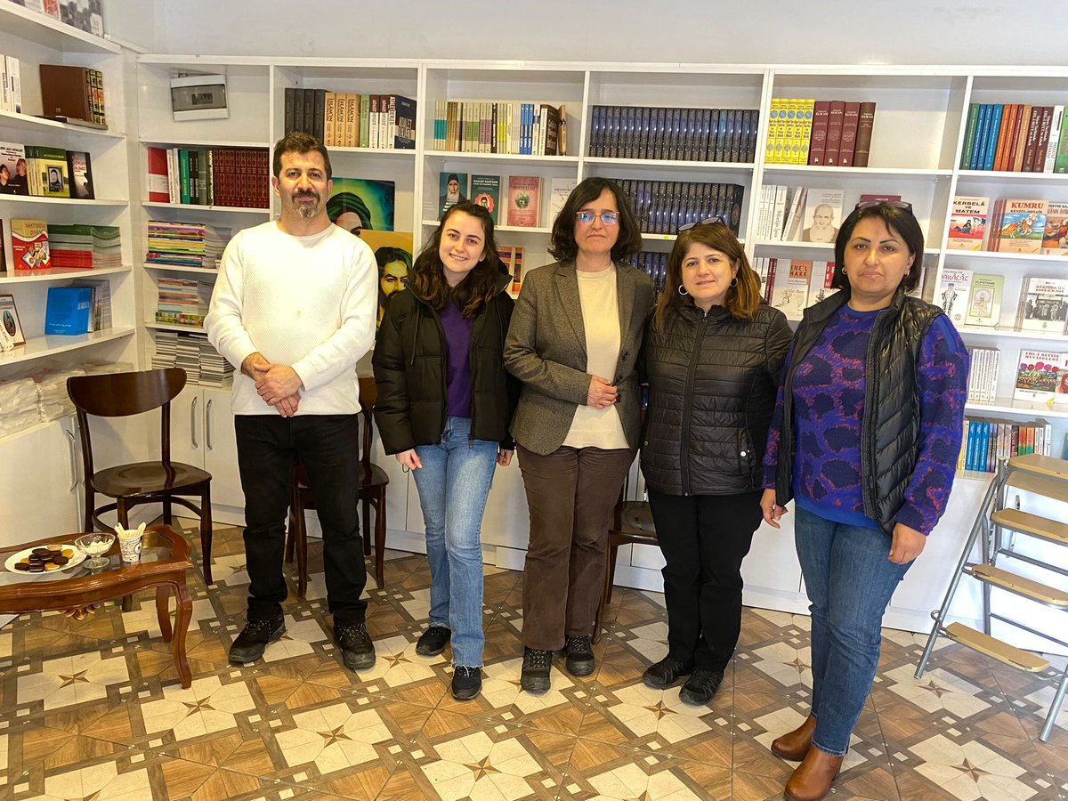 TKP Zeytinburnu Belediye Meclis Üyesi adaylarımız Selma Temiz ve Burcu Ekiz ile birlikte Zeytinburnu Erikli Baba Eğitim ve Kültür Vakfı'nı ziyaret ettik.

İlgileri ve misafirperverlikleri için teşekkür ederiz.

#komünistbelediyecilik #yerelseçim2024