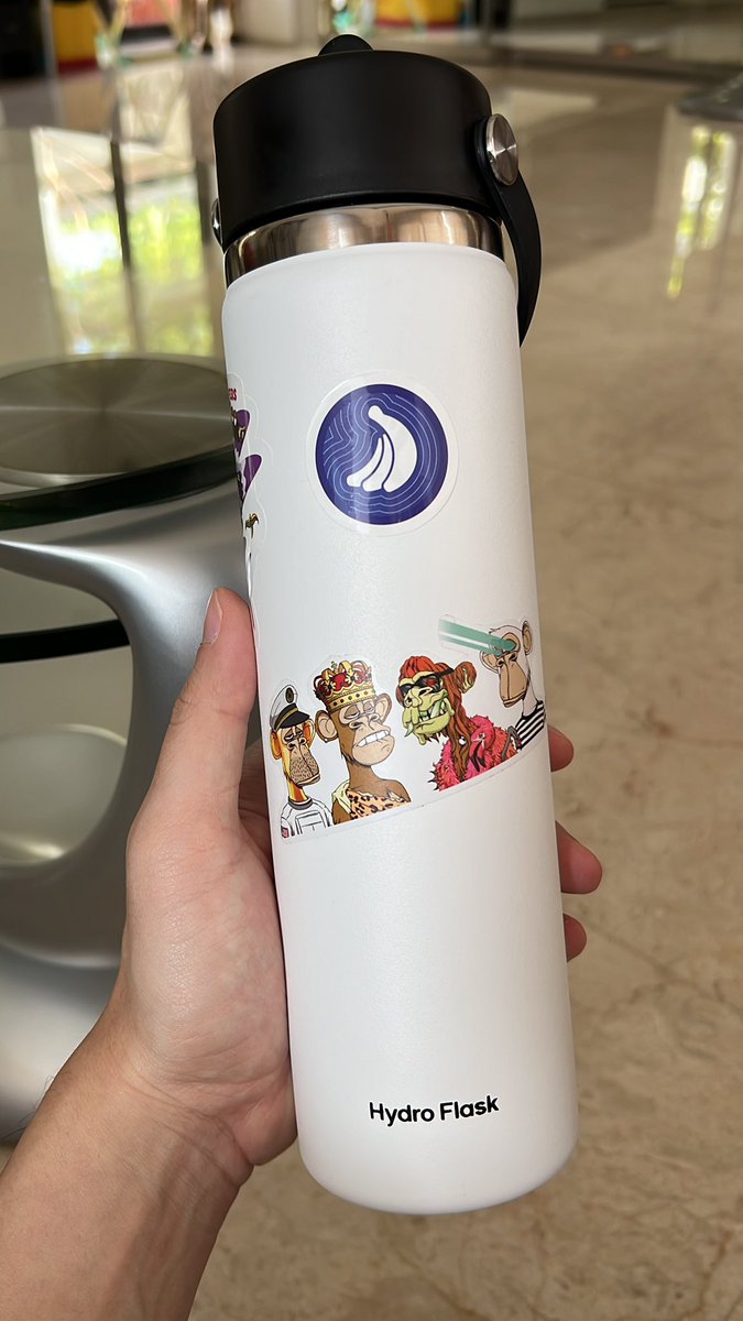 New waterbottle 😁 <a href="/BoredApeYC/">Bored Ape Yacht Club 🍌</a>
