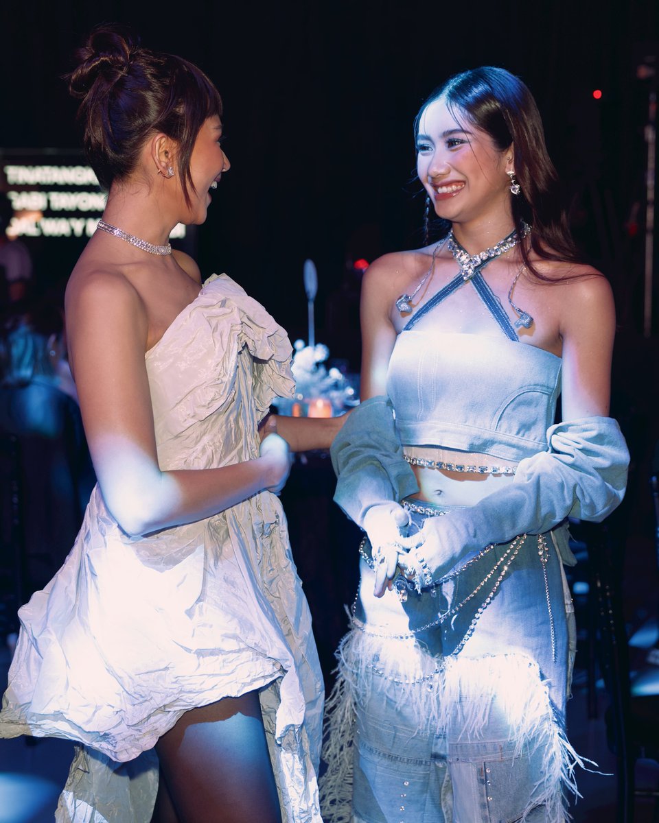 Fangirl achievement unlocked! Sanaol! 📸 <a href="/JustSarahG/">Sarah Geronimo</a> <a href="/bini_sheena/">Sheena Catacutan</a> 

SARAH GERONIMO
#SarahGWomanOfTheYear
#BBPHWomenInMusic