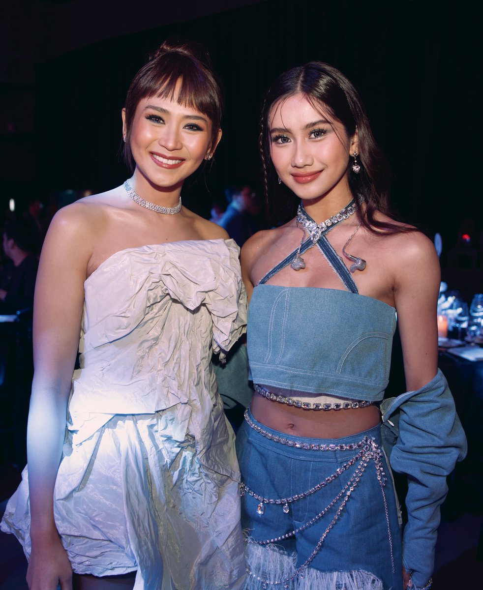 sarahgshots's tweet photo. Fangirl achievement unlocked! Sanaol! 📸 @JustSarahG @bini_sheena 

SARAH GERONIMO
#SarahGWomanOfTheYear
#BBPHWomenInMusic https://t.co/zQ2Smx2r4D
