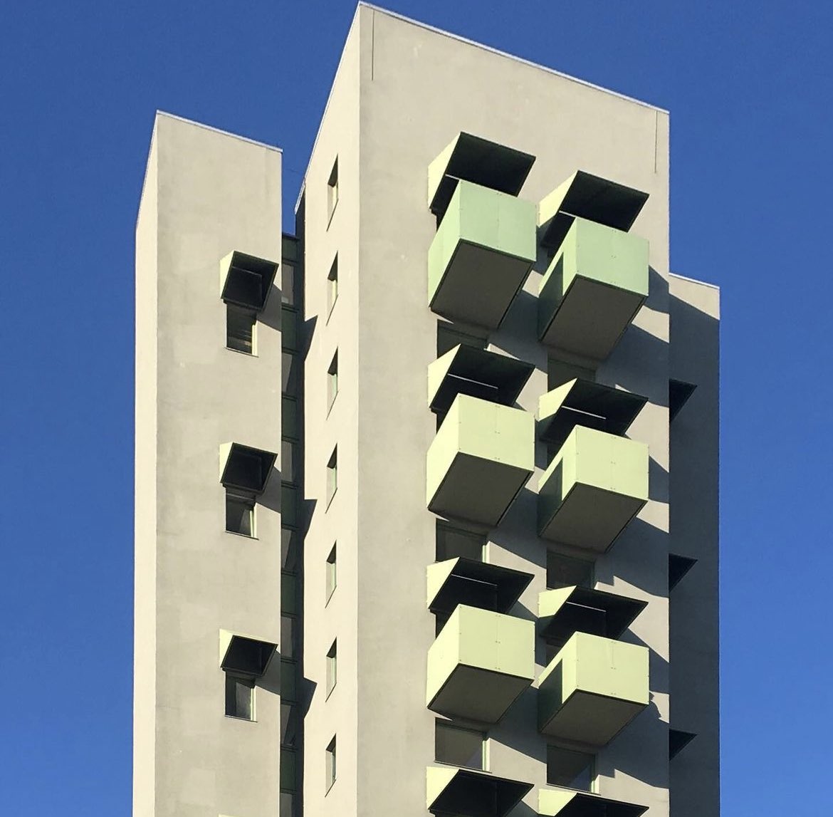 You don’t get apartment plans like this very often!!!

Worth remembering this was built as low income housing too. 

Kreuzberg Tower, by John Hejduk, 1988