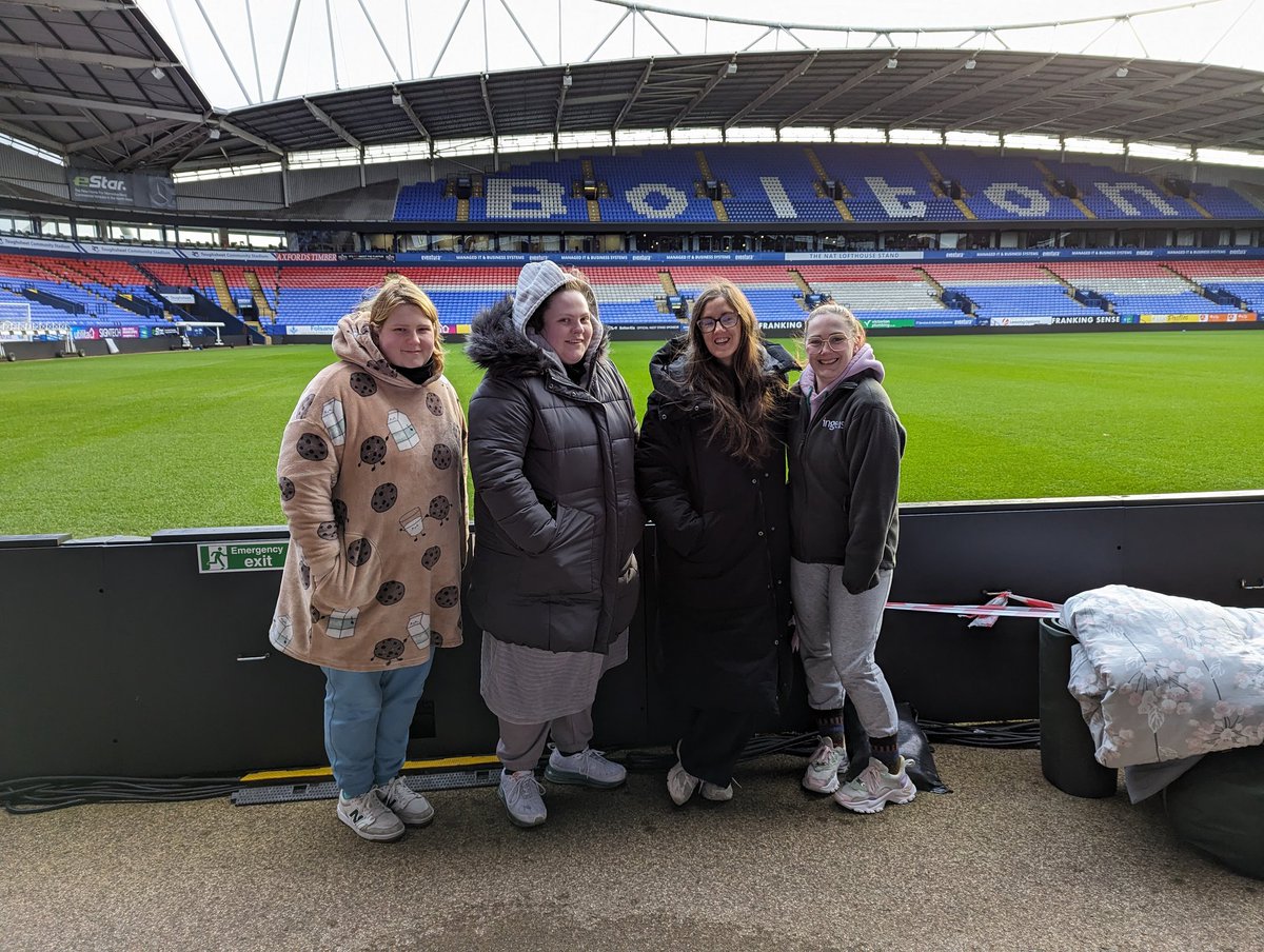 ✨ We survived the night ✨

Cold, tired, achy and incrediby humbled.

Donate: justgiving.com/page/ingeus-bw…

#charity #BWFCsleepout #toughsleep  #homelessnessawareness #boltonwanderersinthecommunity #urbanoutreachbolton #emmausbolton #backupnorthwest #ingeus #enablingbetterlives