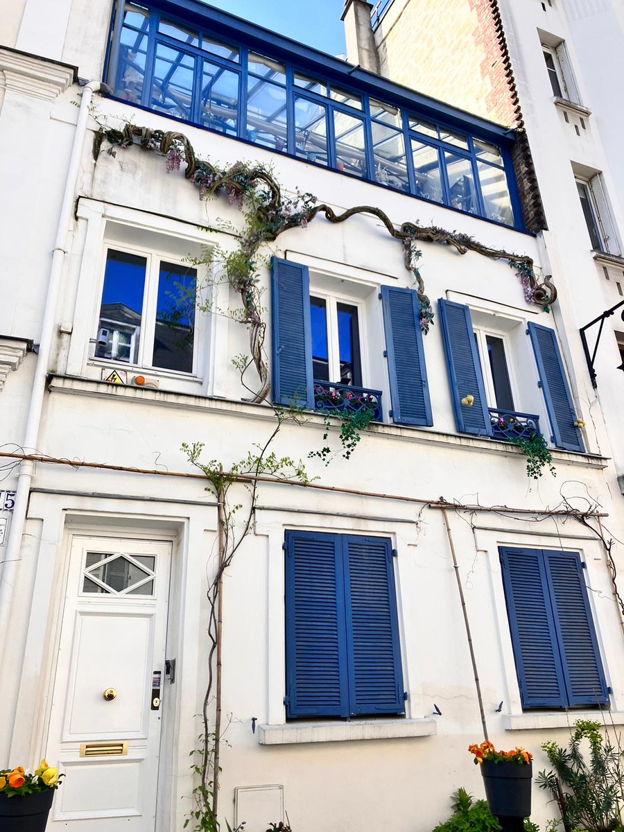 Yesterday, the photographic theme was BLEU and the top photograph was given to Willoughby H. #KSBNew #KSBBravo 👏 👏 👏! #KSBArt #KSBMFL #KSB4thForm #KSBPhotography <a href="/KingsBruton/">King's Bruton</a> <a href="/KSBAcademic/">Director of Studies</a>