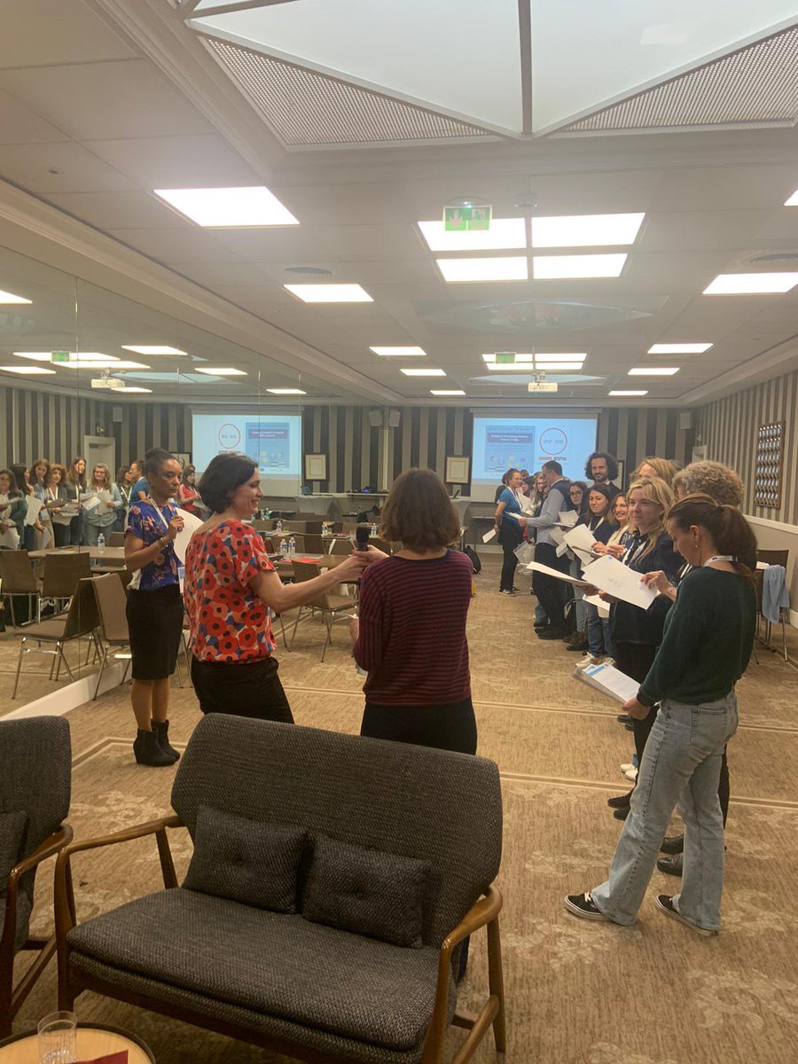 eTwinningFrance's tweet photo. Le séminaire bilatéral 🇫🇷 France et 🇮🇹 Italie à Nice a débuté !
Activités brise-glace, quiz, activités collaboratives et découverte d’#eTwinning au programme du premier jour ⬇️ https://t.co/WyDMMsMQ5m