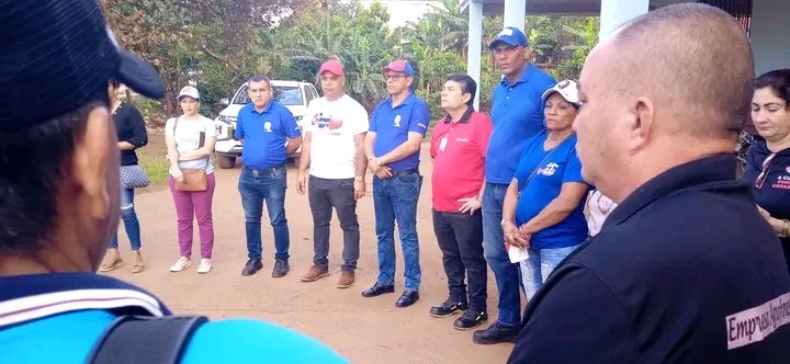 AriasJudet's tweet photo. Chequea desde bien temprano la máxima dirección del Partido y el gobierno la feria Agrocomercial y Cultural en la demarcación del Consejo Popular Atlántico Miraflores en #MOA #holguincuba. #PoderPopularMoa #MoaPrimeraPorElTrabajo #PCCMoaTrabajaYEnaltece #GenteQueSuma https://t.co/WSCc4Gea35