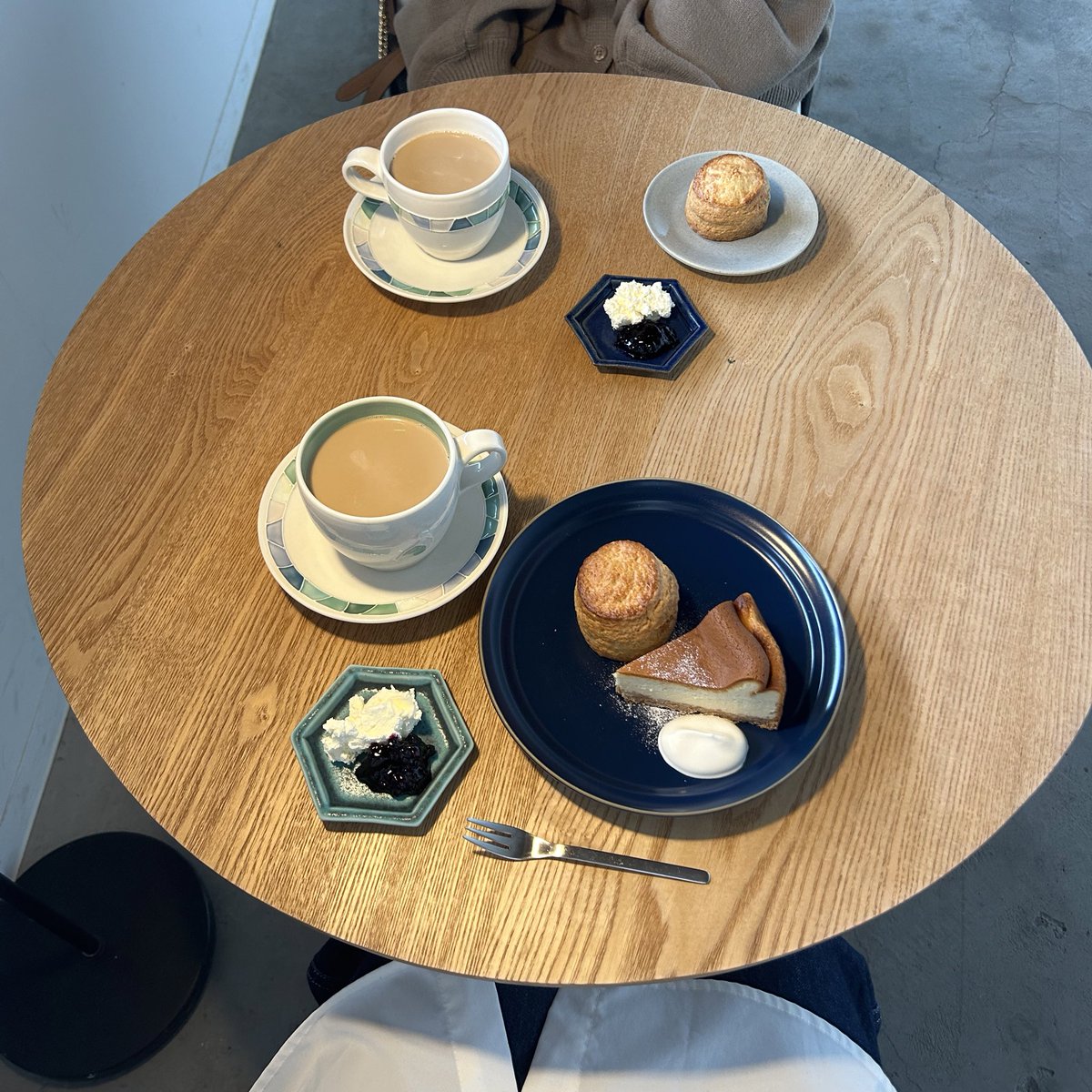 おすすめのスコーン頼んだ⬜️♡