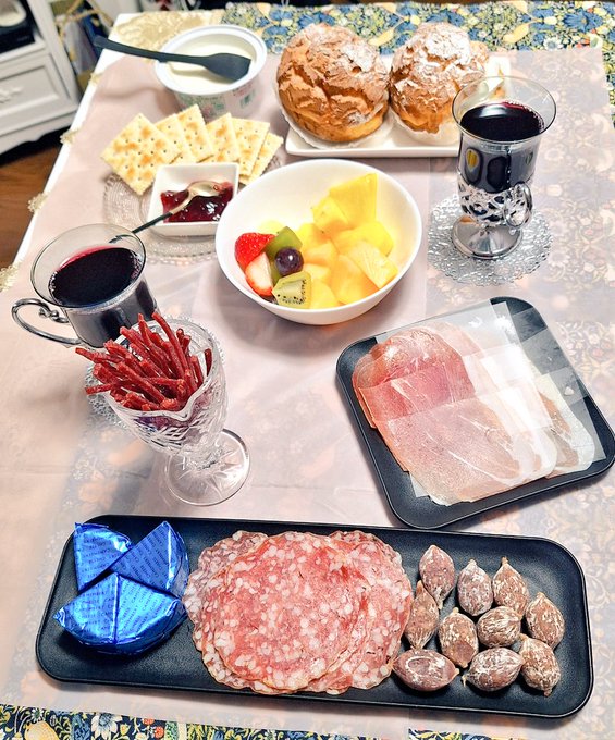 観劇のお供バラのジャム頂いた、美味しかった 
