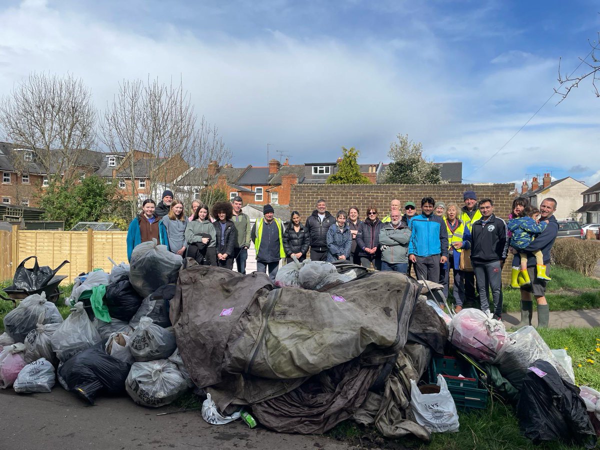 A top team of 23 cleared View Island, about 50 big bags including tents, sleeping bags & chunks of metal, one of our biggest hauls ever - thanks to all, especially new volunteers & our @DofE participants. Join us by signing up: forms.gle/WbizVitdP4EQEL…
#greatbritishspringclean