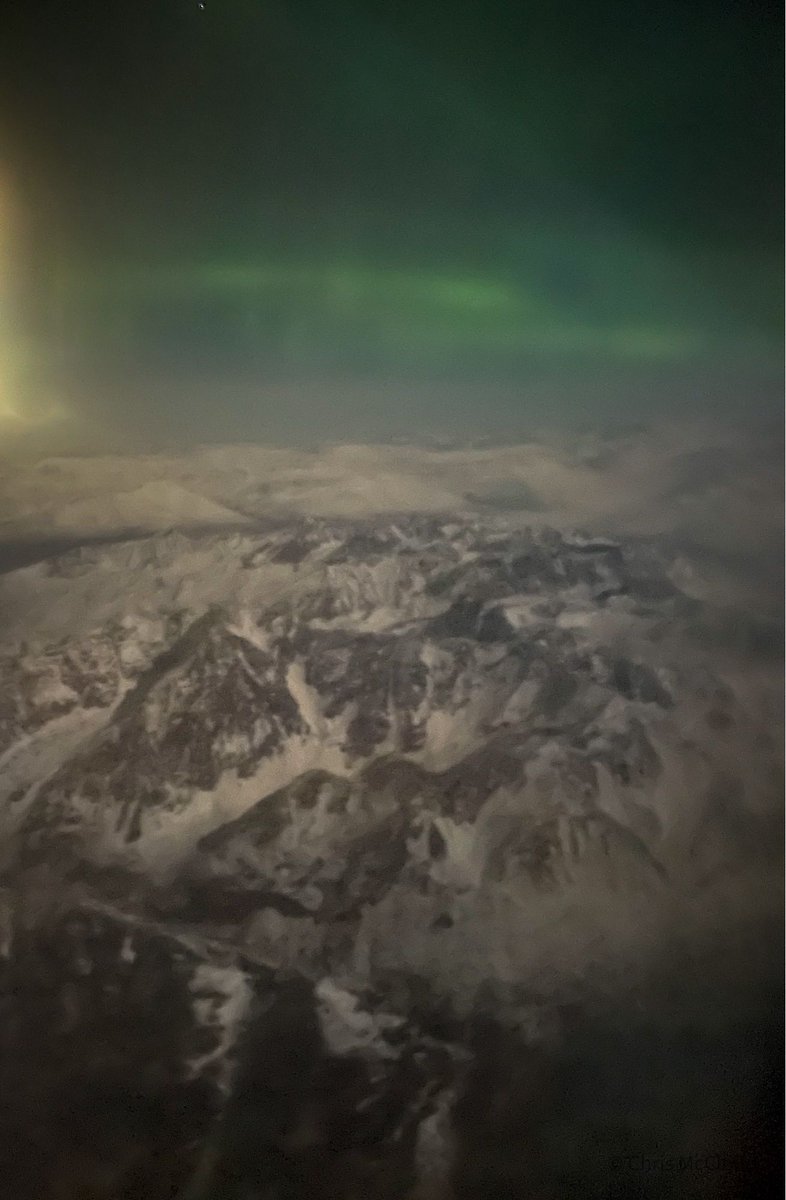 Aurora borealis above @ChugachForestAK, descending into Anchorage last night. Sometimes it pays to arrive an hour late. 😍🌌 #NorthernLights #aurora #AuroraBorealis #NationalForest #Chugach #TheGreatLand #Alaska #LastFrontier #parkchat