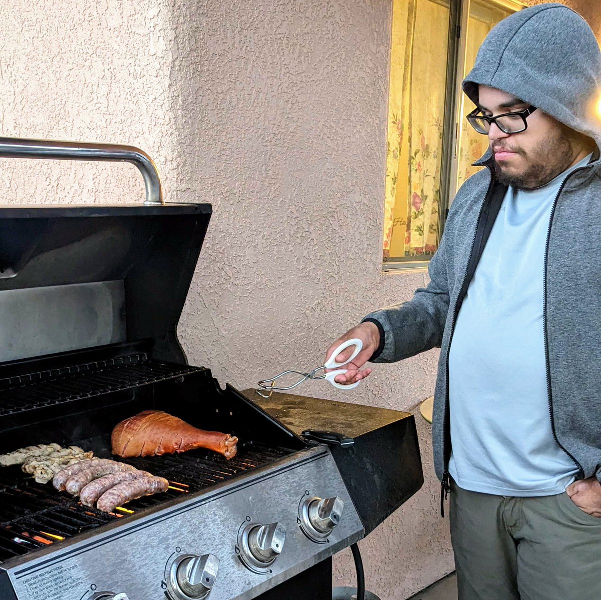 Echoinghope's tweet photo. Despite the weather not quite meeting Arizona standards yet, the guys at our Almosa House are already feeling the spring vibes. They organized a barbecue and had a blast. We're working on adding more veggies to their diet, but it's a work in progress! 😉 https://t.co/7CZbfwktA6