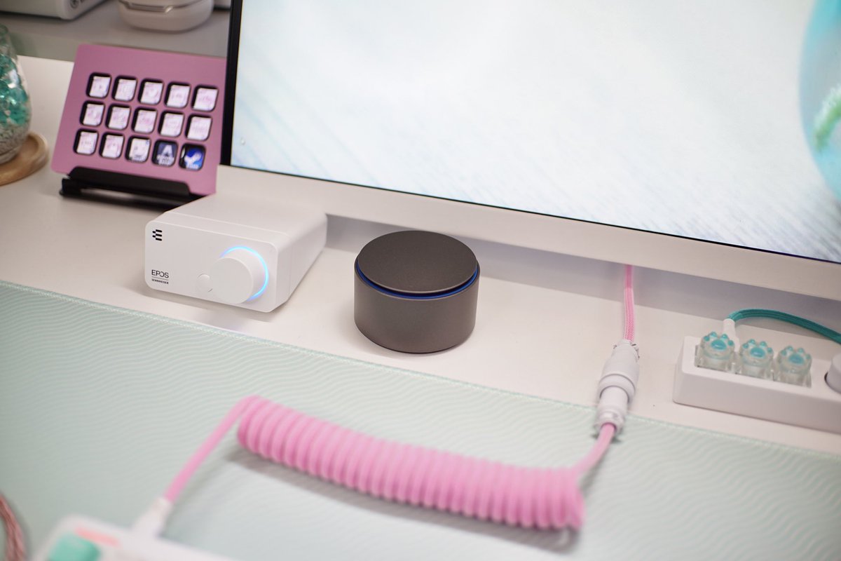 may_babystep's tweet image. @QuntisO様よりモニターライトL206 Proを提供頂きました。
無線リモコンで調光出来るのが思っていた以上に便利で重宝しそうです✨
取り付けも湾曲モニターにもしっかり固定出来ました🥰
#quntis #monitorlight #desksetup

ツリーに商品リンクを掲載しています！今なら15%オフでお得に購入出来ます♪