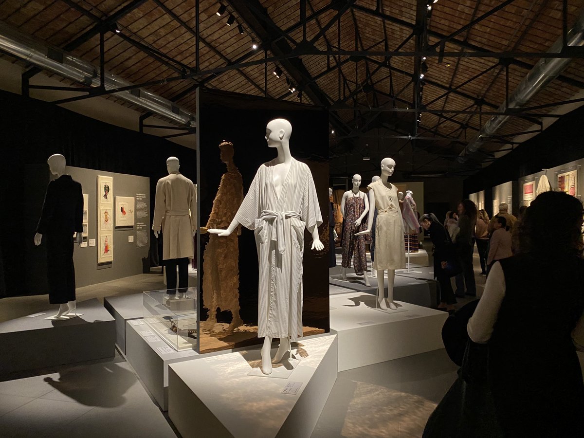 📌 Il consiglio di oggi è di visitare la nuova #mostra del #MuseodelTessuto di #Prato dedicata all’importante stilista #WalterAlbini.