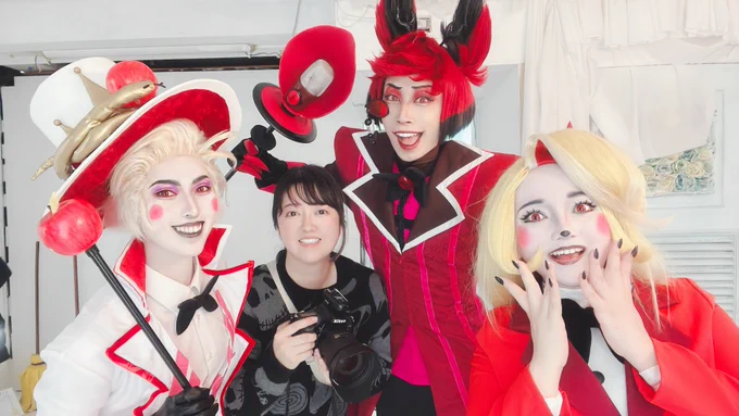 ハズビンホテル / コスプレ念願のハズビンホテルしてきたー!!!!なすチャーリー、あずアラスター、女将ルシファーと9さんカメラで遊んだ!天才的に楽しすぎたみんなありがとうー!!!!#HazbinHotelCosplay#HazbinHotelLucifer 