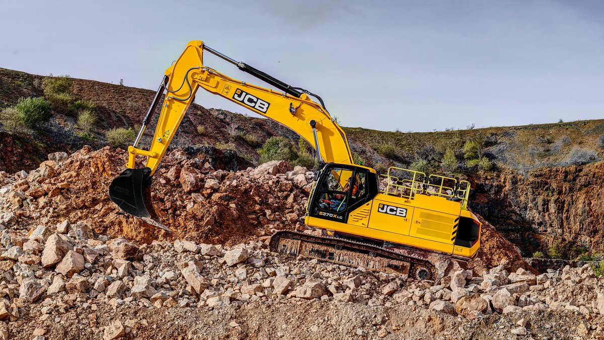 Think big… a lot bigger. Meet the new #JCB 370X tracked excavator: a 35-40 tonne class excavator designed to deliver performance and reliability. Discover more: brnw.ch/21wI4YL.