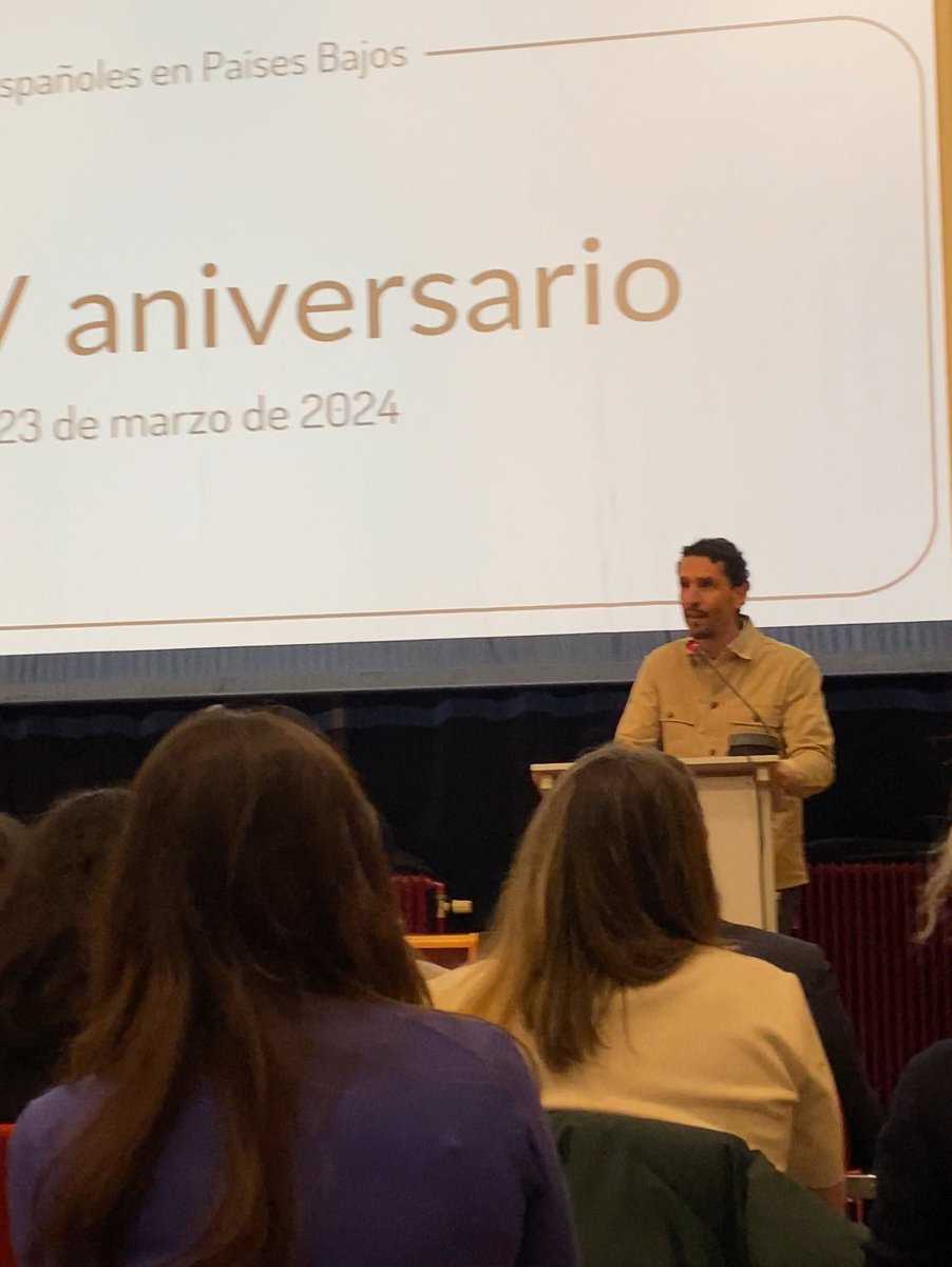 Participando en el V aniversario de @CENL_SWNL @ICUtrecht 
Enhorabuena por vuestra labor queridos #cientificos #talento #ciencia. Científicos españoles en Países Bajos. #wetenschappers