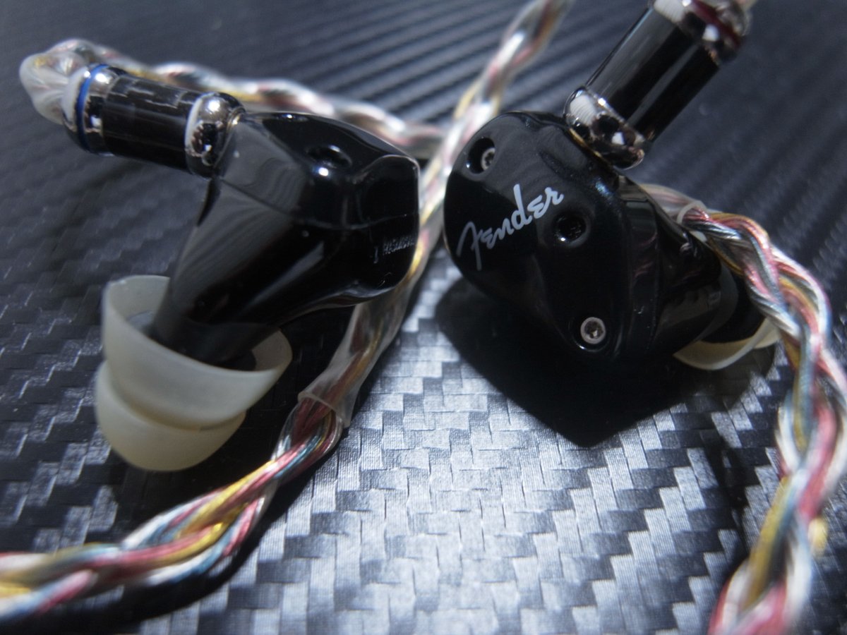 data0x00's tweet photo. これまた低刺激で疲労しないイヤホン、2BAだけど、FENDER FXA2。IOやUM PRO20とえらく違う。#FENDER #FXA2 https://t.co/Vyc2IXcrfu