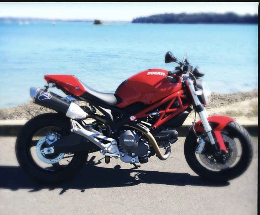 Calgs's tweet photo. @DucatiMotor This is a photo of my first ever real motorcycle. I’d dreamed of one day owning a Monster. It was love and passion that still exists today.  All the model is now is a nondescript boring homologation of cross-model parts that at a distance could be any Japanese counterpart. https://t.co/CtXF2h8LI8