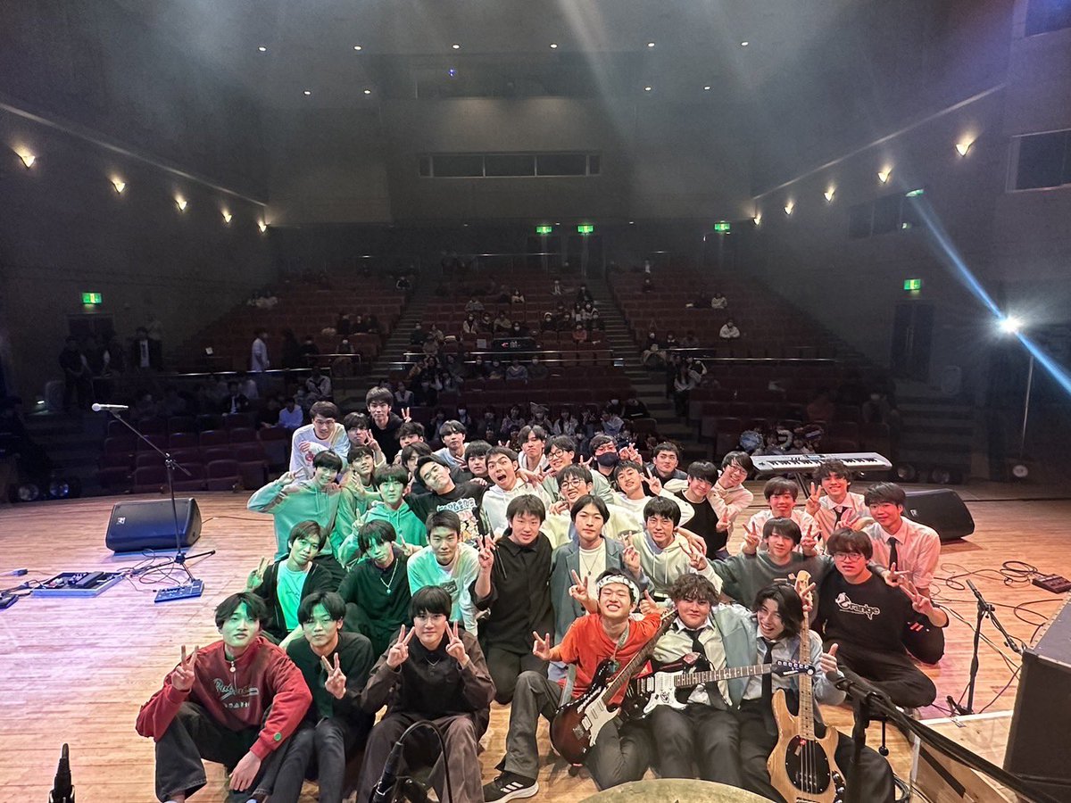 PUSHSTART11's tweet image. 第30回定期演奏会

1.リンダリンダ/THE BLUE HEARTS
2.星座になれたら/結束バンド
3.千本桜/黒うさP
4.明日はきっといい日になる/高橋優

来てくれた方ありがとうございました！！
これで引退ですがライブはまだ少しあるのでぜひ来てください！