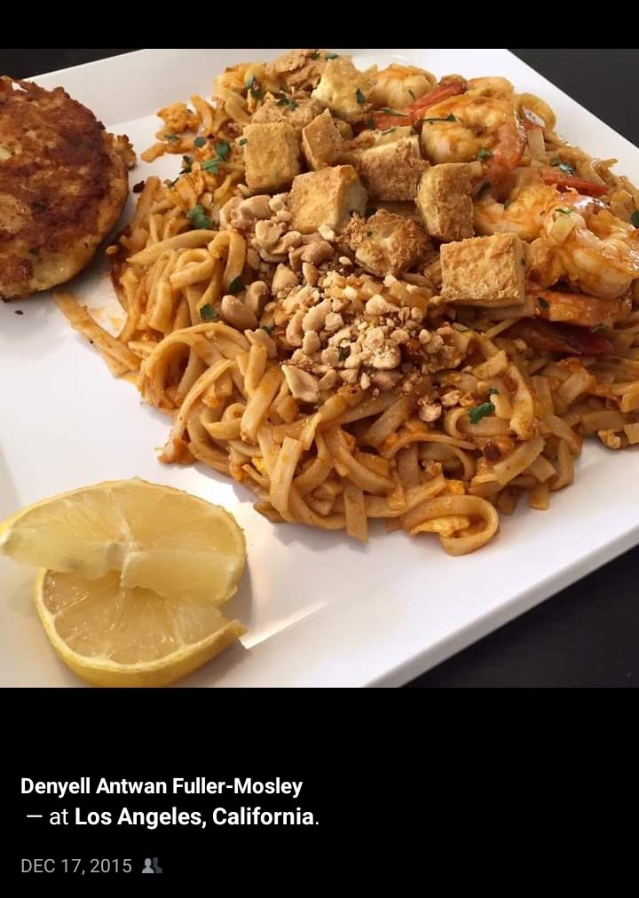 gooftroop2023's tweet photo. Pad thai'ing it up
#padthai #mencancook #crabcake https://t.co/AEQkBeVSrd