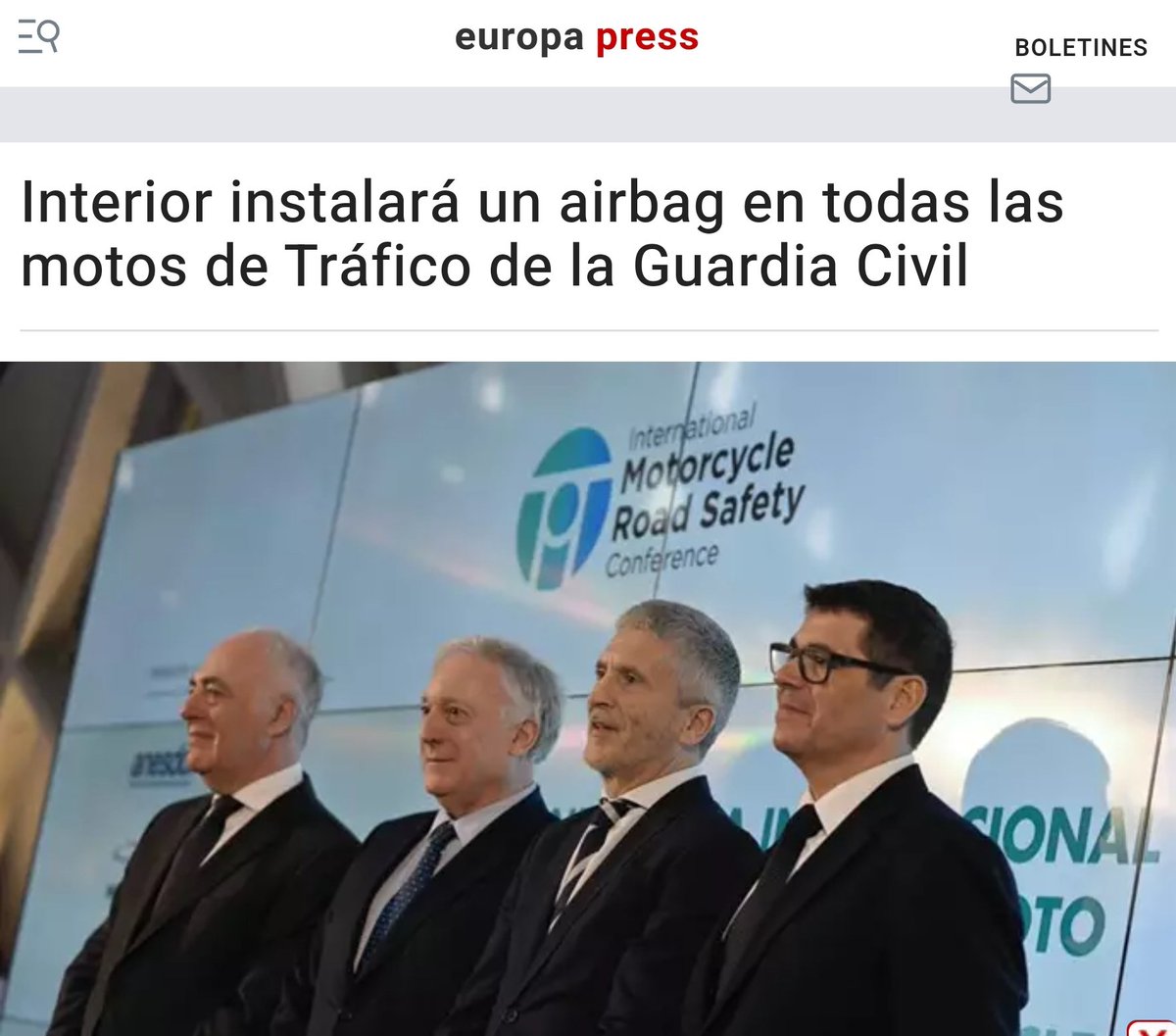 GestosQue's tweet photo. @marcoscebrian_ Estimado Marcos, creemos que ha habido un mal entendido en esta noticia ( en imagen )
A las MOTOS de la @guardiacivil NO le van a poner ningún airbag 
Es a los agentes de la Agrupación de Trafico a quienes les van a dotar de chaleco airbag

@DGTes
@interiorgob https://t.co/ywa0MHw2SH