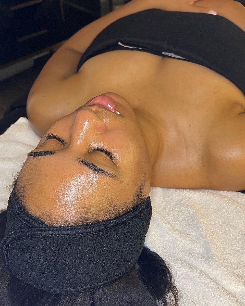Get that classic glow ✨we love seeing Theraderm in action @evolveestheticsla 🤍 

#skin #skincare #skincareroutine #skincaretips #facial #antiaging #beauty