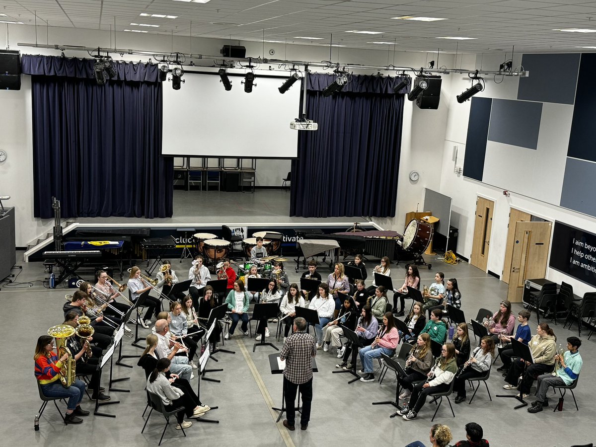 Lunch has been eaten and final preparation is underway before the audience arrives! 🤩🎶 @NewbattleMusic @newbattlehigh #MidlothianMusicMatters