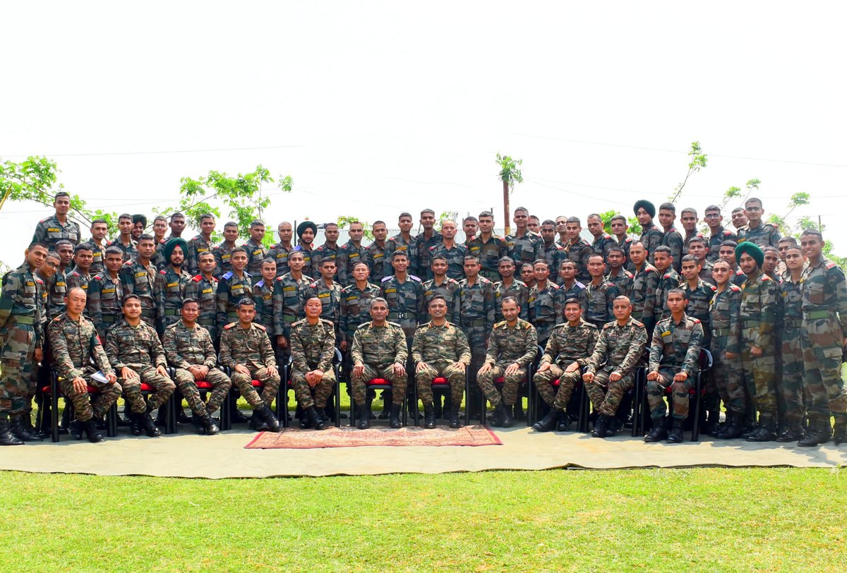 easterncomd's tweet image. #IndianArmy
#EasternCommand
#ForgingTheFuture
#IndianYouth
#OTA
An Enriching experience for 67 Gentleman Cadets of OTA #Gaya, culminated with a visit to #BrahmastraCorps at #Panagarh Military station. The Officer Cadets got a chance to interact with Officers from various arms and…