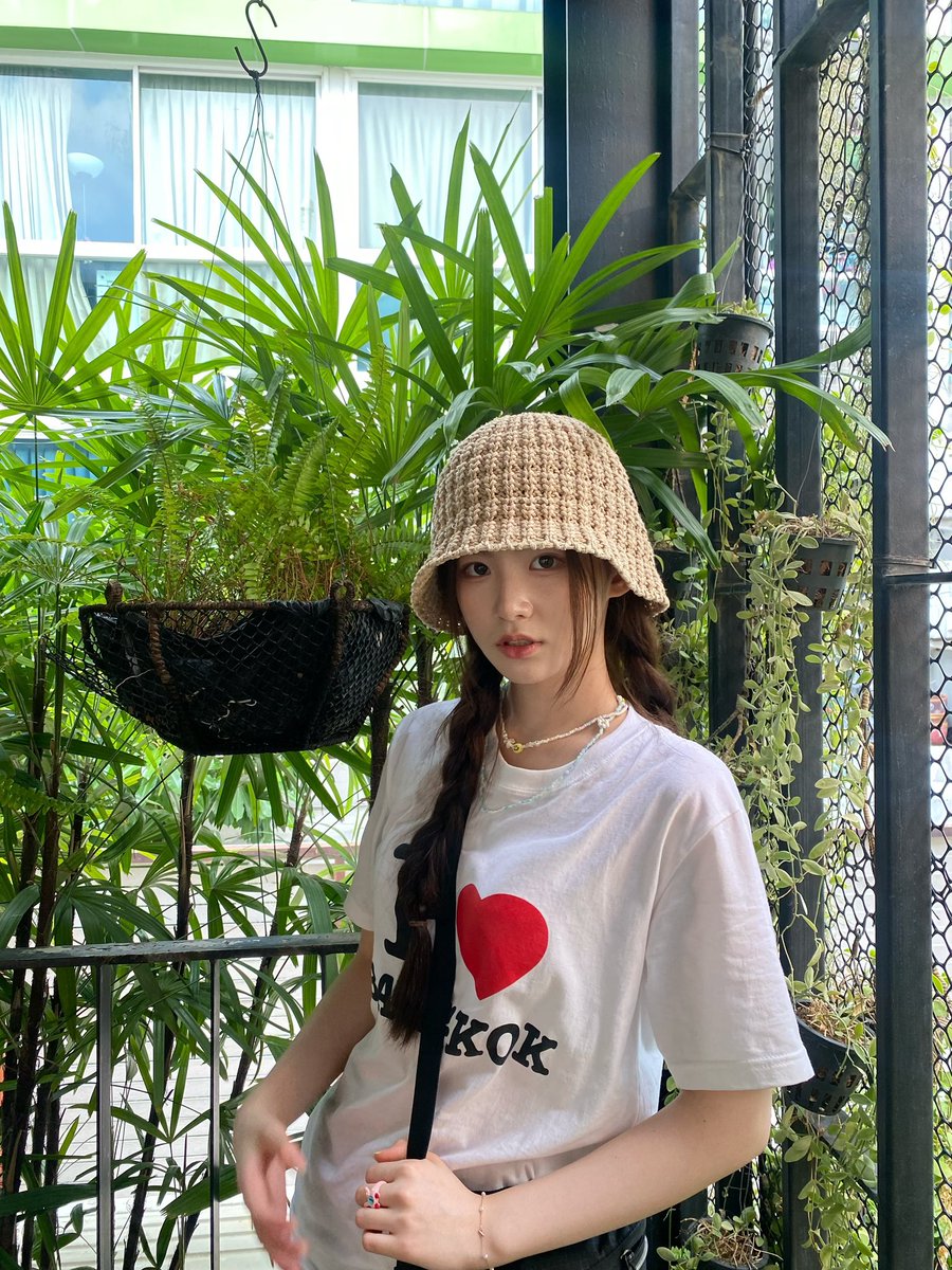 CSR_offcl's tweet photo. 마음이들 내 티 어때? 큐티?❤️

#첫사랑 #CSR #수아 #SUA 
#이_구역_방콕_멋쟁이 https://t.co/EtrbKnb19c