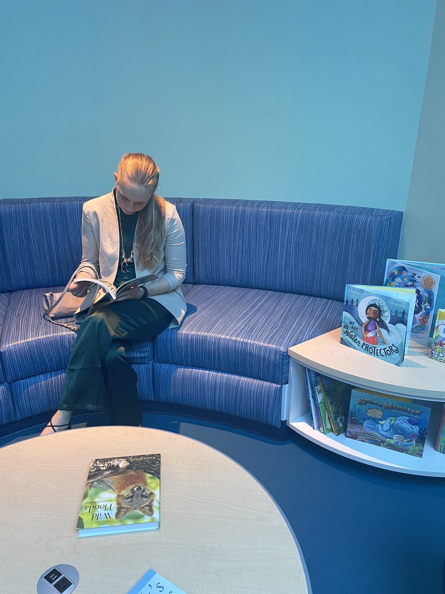 Thank you @FloridaMuseum for inviting us to the opening reception of your new permanent exhibit “Water Shapes Florida”!  While the exhibit is amazing, I’m a sucker for reflection spaces in museums like this lovely reading area full of water themed books. #itweetmuseums