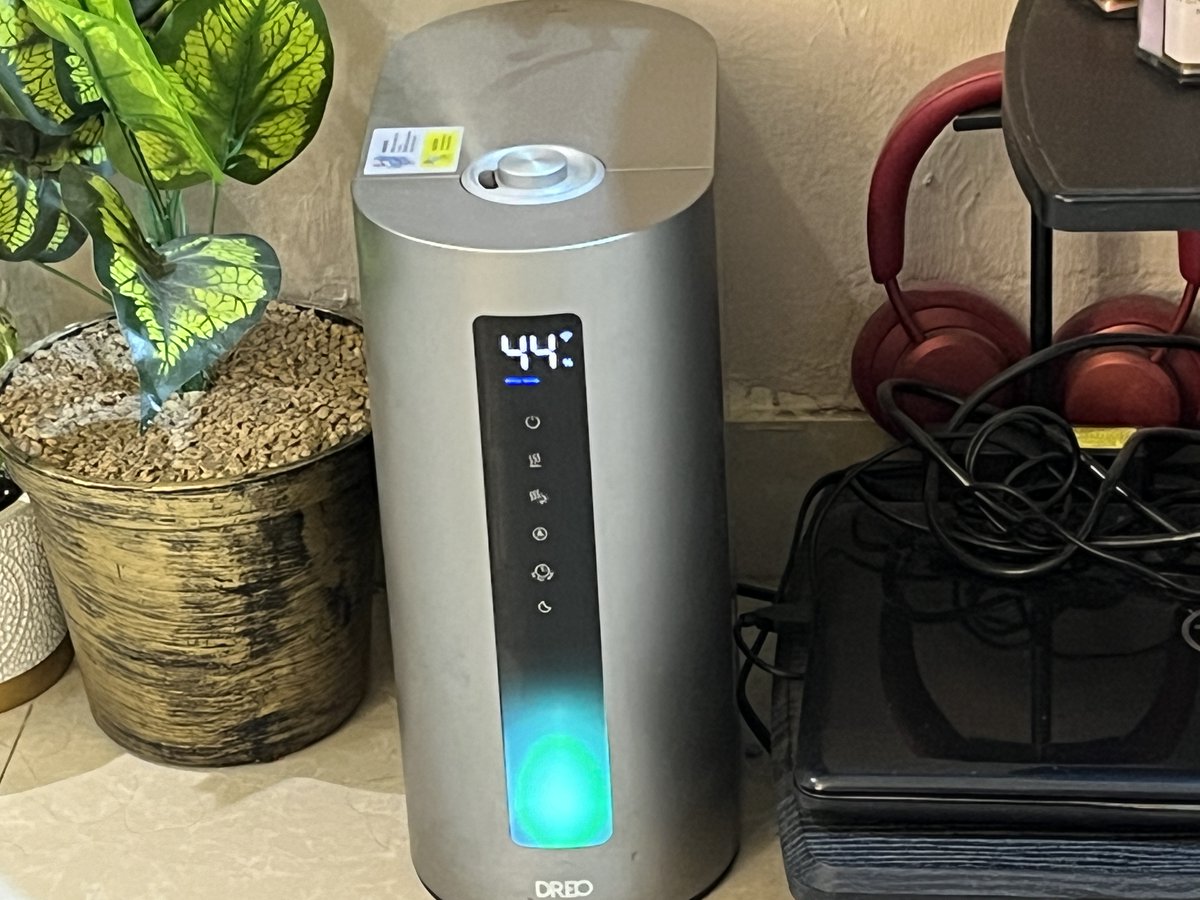 The unsung hero of my bedroom - my humidifier! Not only does it keep my skin hydrated, but it also helps with congestion and allergies. #humidifierlove #sleepbetter #skincarehack 🌬️💧💤