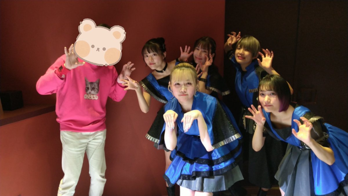 takeoueda1's tweet photo. 本日2現場目！
SUPERNOVA KSWASAKI-IDOL LIVE JAPAN 初桜SPECIAL🌸
at SUPERNOVA KAWASAKI

今日のグルショも定番のちくわポーズで😼
誰が言い出すでもなく全員が全員同じポーズとるのが面白い😊

#Symdolic
#シンドリ
#シン撮り
#神咲くるみ 💗
#石川野乃花 ❤
#文瀬朱 💙
#氷丿黎 💚
#雨音凛子 🤍 https://t.co/8oyuseOI7I