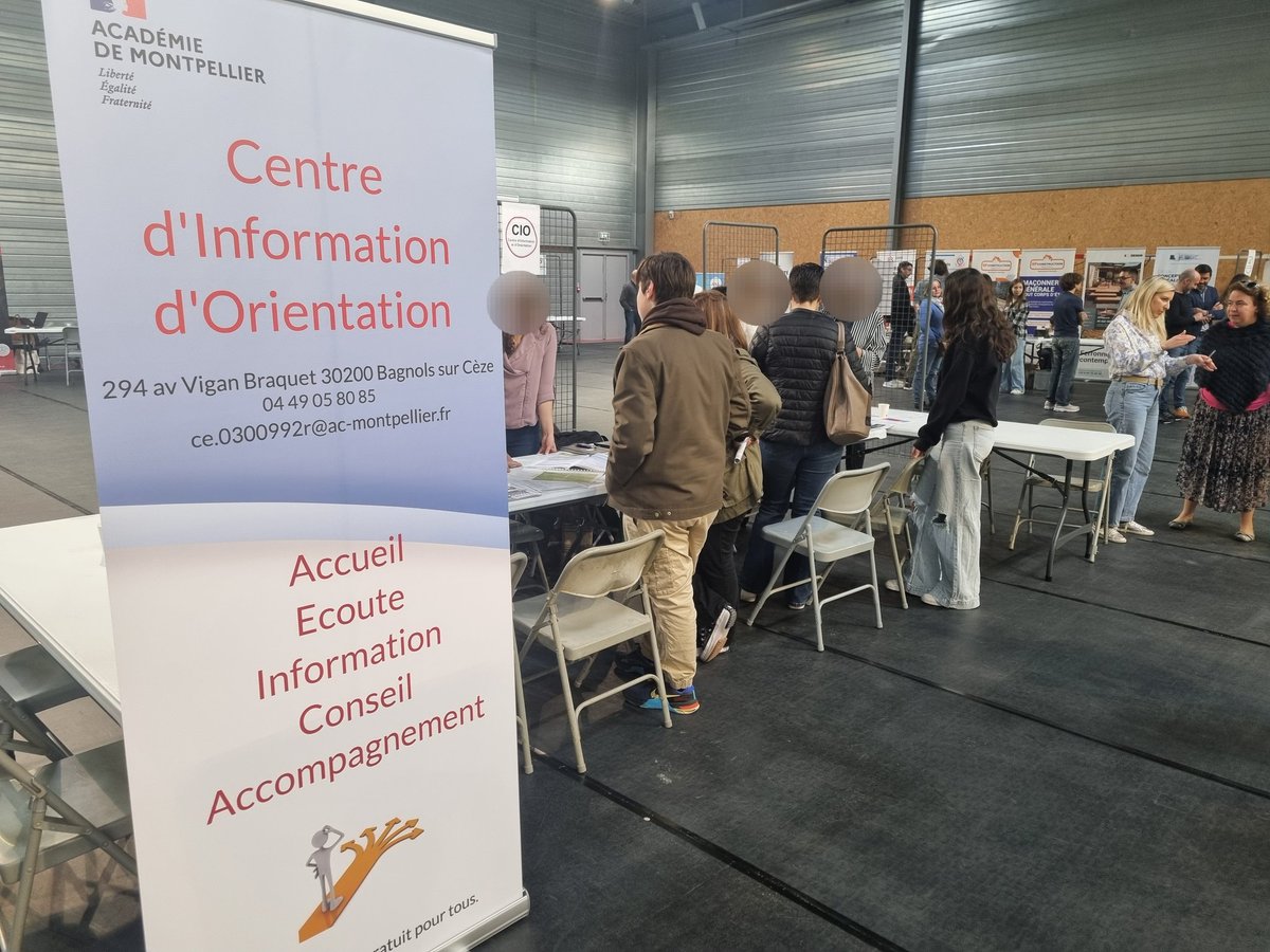 SebastienSoues's tweet photo. En parallèle des JPO @LYCEEJEANVILAR le forum des métiers du @RP3Rochers qui a réuni 85 exposants et environ 300 familles du réseau.
Merci à la municipalité de #VIlleneuve pour son aide dans ce projet.
@acmontpellier @Dsden30 @DRAIO_OCCITANIE https://t.co/QcYE9YpEjy