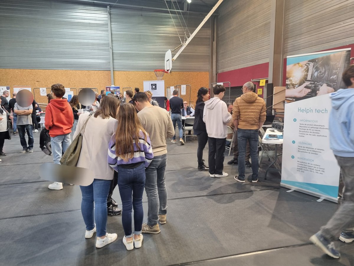 SebastienSoues's tweet photo. En parallèle des JPO @LYCEEJEANVILAR le forum des métiers du @RP3Rochers qui a réuni 85 exposants et environ 300 familles du réseau.
Merci à la municipalité de #VIlleneuve pour son aide dans ce projet.
@acmontpellier @Dsden30 @DRAIO_OCCITANIE https://t.co/QcYE9YpEjy