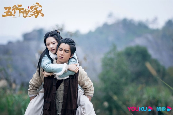 sempredoramando's tweet photo. Estreia do dia: #FiveKingsofThieves #五行世家
Já disponível no Youku Portuguese: https://t.co/F8bW673OCs
Elenco: #DarrenWang (#WangDalu) e #RenMin
O drama conta a história do órfão de rua Huo Xiaoxie, que é forçado ao caos da época. Para proteger as pessoas ao seu redor em tempos de perigo, ele arrisca repetidamente sua vida, enfrentando batalhas de inteligência e bravura contra forças do mal. No final, com um cora��ão cheio de paixão e a sabedoria das ruas, ele alcança uma lenda de vitalidade e luz cheia de energia.