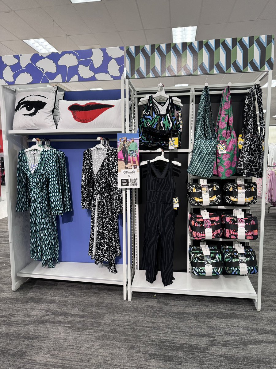 LindsayTarget's tweet image. The DVF collection is absolutely 😍 Amazing assortment that our guest will surely love✨Thank you to TM Kelleigh for all her help with this fun set #target #targetXdianevonfurstenberg #icon #wrapdress #classic