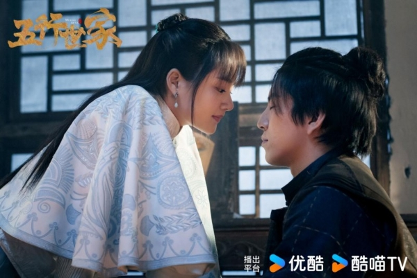 sempredoramando's tweet photo. Estreia do dia: #FiveKingsofThieves #五行世家
Já disponível no Youku Portuguese: https://t.co/F8bW673OCs
Elenco: #DarrenWang (#WangDalu) e #RenMin
O drama conta a história do órfão de rua Huo Xiaoxie, que é forçado ao caos da época. Para proteger as pessoas ao seu redor em tempos de perigo, ele arrisca repetidamente sua vida, enfrentando batalhas de inteligência e bravura contra forças do mal. No final, com um cora��ão cheio de paixão e a sabedoria das ruas, ele alcança uma lenda de vitalidade e luz cheia de energia.