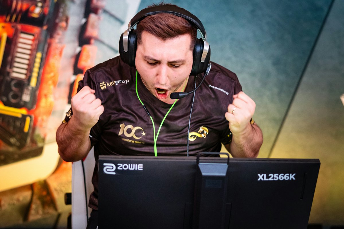 One day Xantares, s1mple and zywoo went to sea. s1mple dipped his hand in the water said the coldness was 15 degrees, zywoo put both hands in the water and said the pressure is low, Xantares put his d*ck in the water and said the depth is 50 meters.